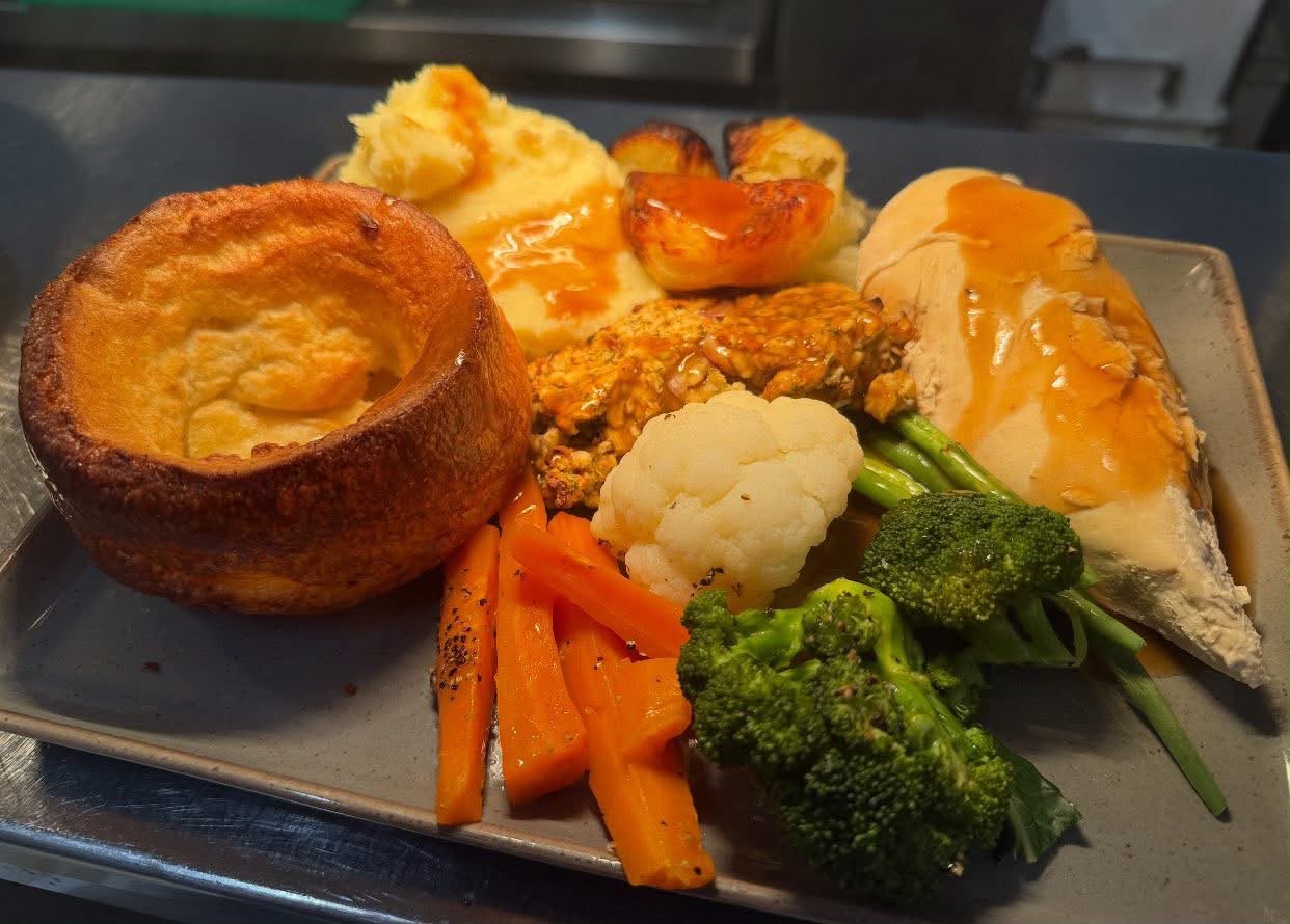 Sunday roast plate with chicken, Yorkshire pudding and vegetables